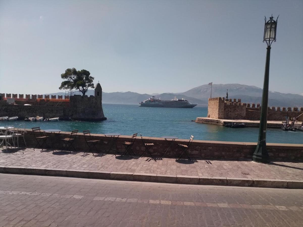 Nafpaktos Studio In Port Ιι Екстер'єр фото